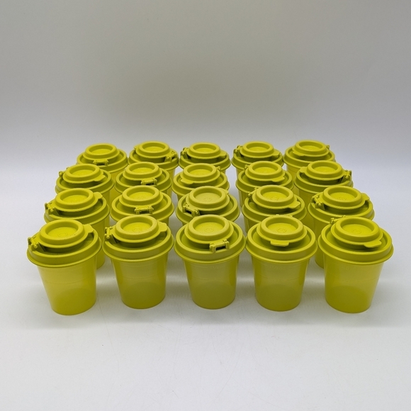 Tupperware Green Plastic Salt & Pepper Shakers Set Of 20 - Picture 1 of 6
